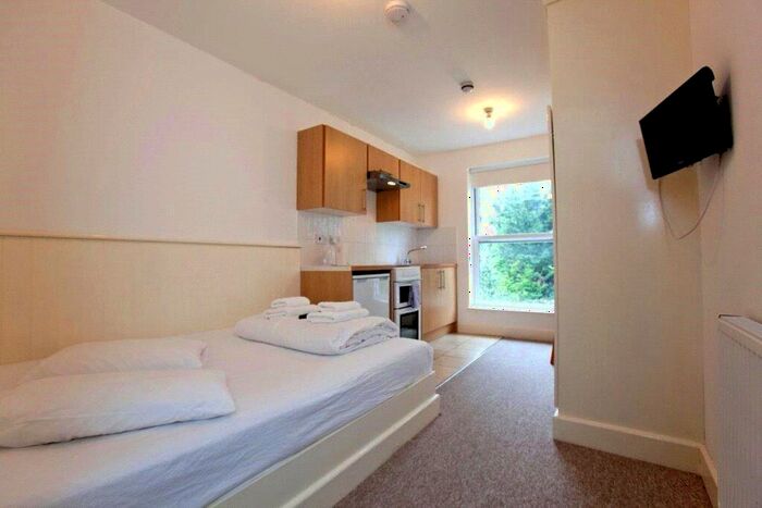 Apartment To Rent In Belsize Square, Belsize Park, London, NW3