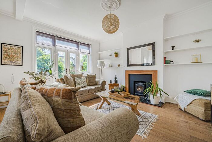 4 Bedroom Maisonette For Sale In Queen Anne Avenue, Bromley, Kent, BR2