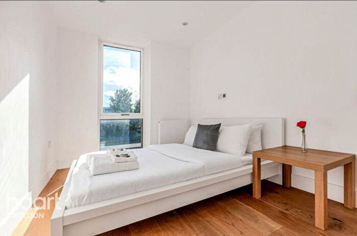2 Bedroom Apartment To Rent In South End, Croydon, CR0