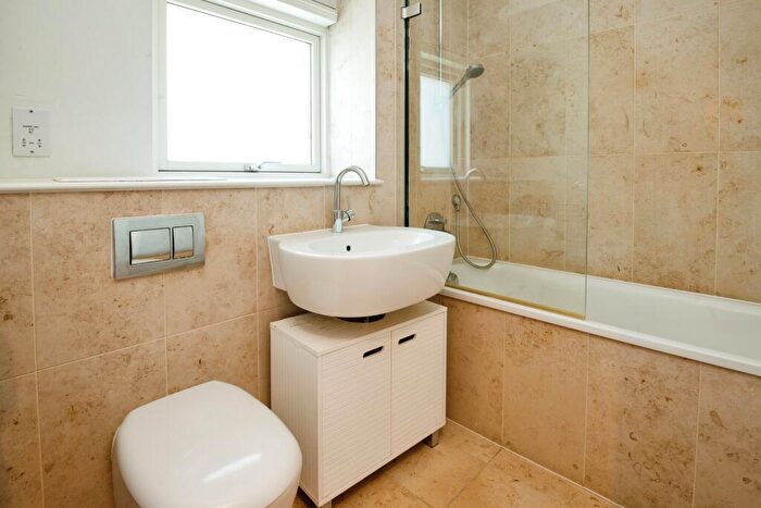 2 Bedroom Apartment To Rent In Watermark, Ferry Court, CF11