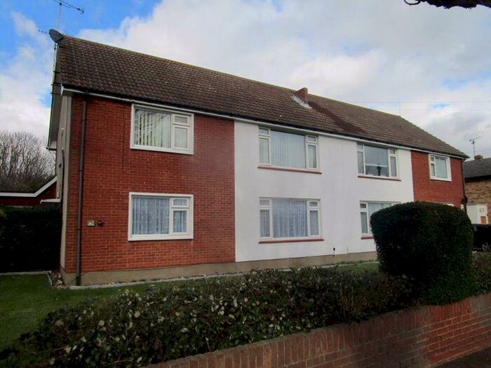 2 Bedroom Apartment To Rent In Woodgrange Drive, Southend-On-Sea, SS1