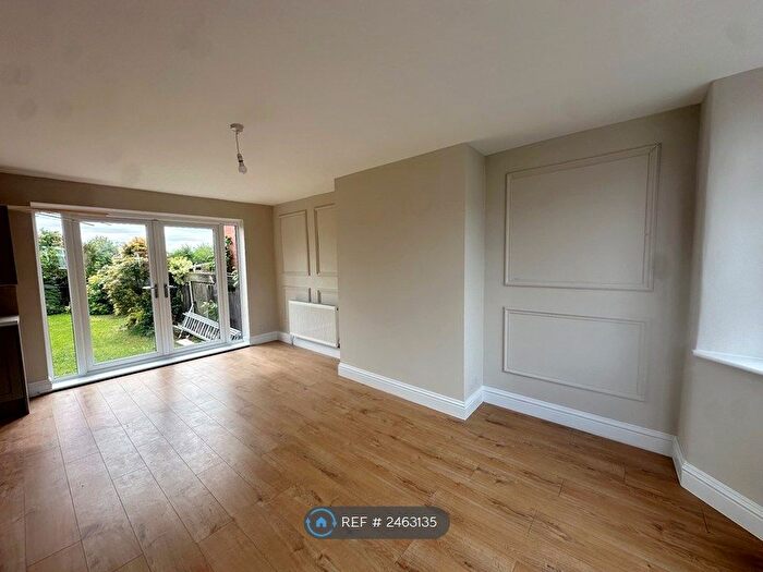 3 Bedroom Semi-Detached House To Rent In Sunningdale Drive, Salford, M6