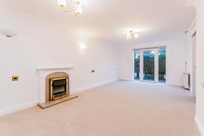 1 Bedroom Flat For Sale In Pegasus Court, Stafford Road, Caterham, Surrey, CR3