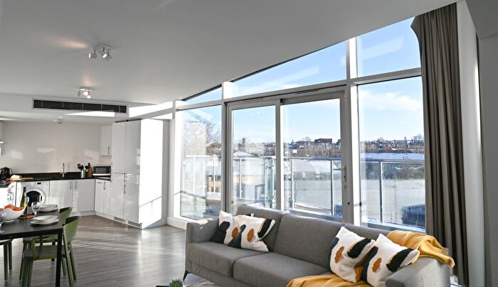3 Bedroom Flat To Rent In Kentish Town Road, London, NW1