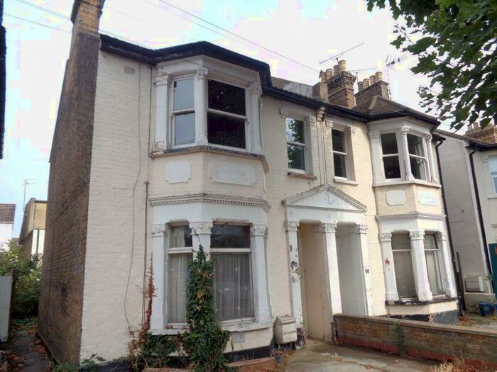 2 Bedroom Flat To Rent In Park Road, Westcliff-On-Sea, SS0