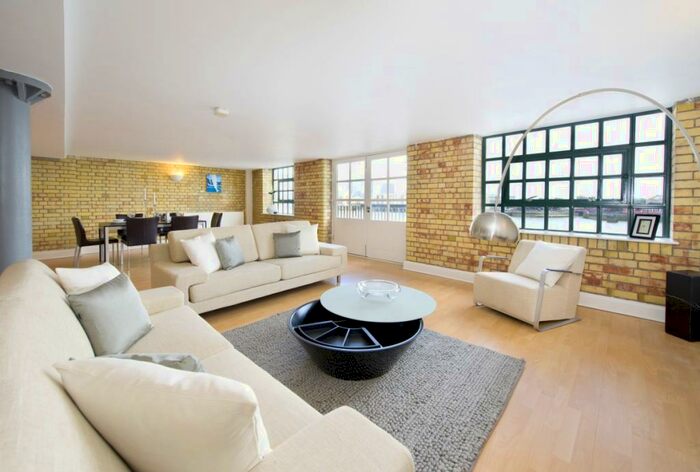 2 Bedroom Flat To Rent In Merchant Court, Wapping Wall, London, E1W