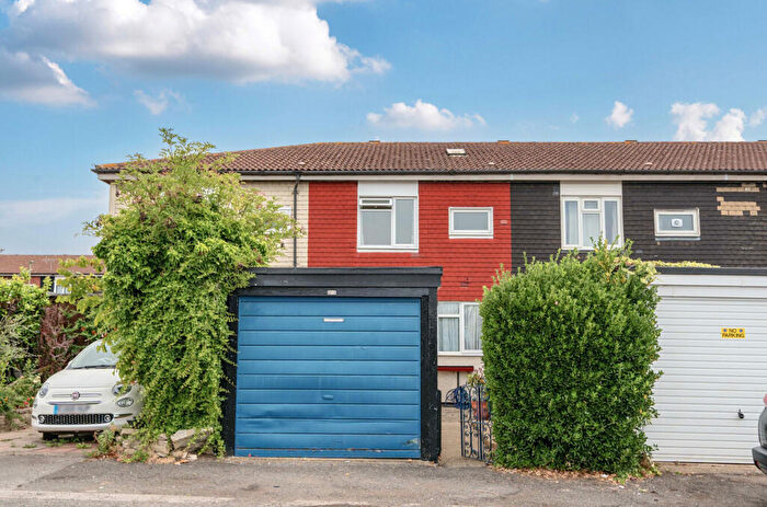 3 Bedroom Terraced House For Sale In Crocus Field, Barnet, EN5