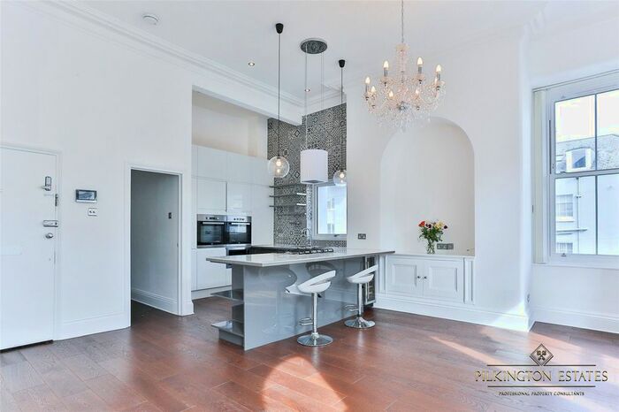 2 Bedroom Flat To Rent In Holyrood Place, Plymouth, Devon, PL1