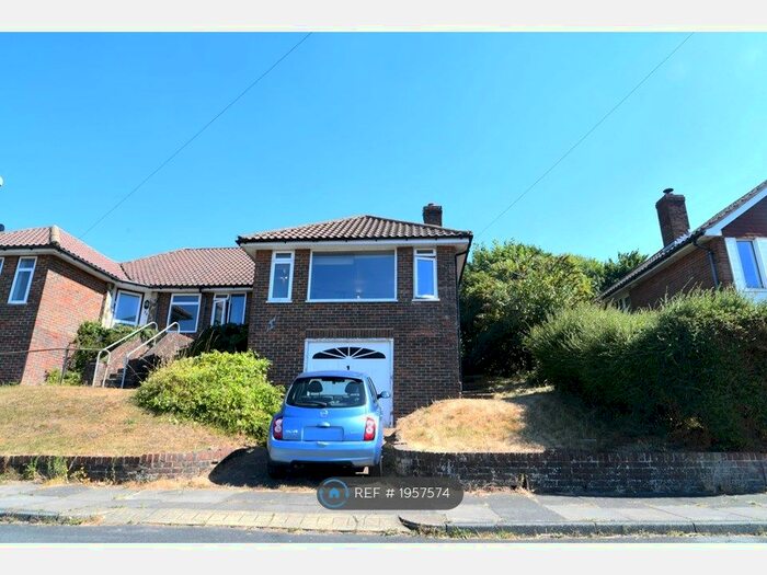 3 Bedroom Semi-Detached House To Rent In Wheatfield Way, Brighton, BN2
