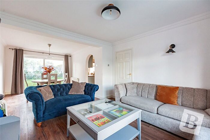 3 Bedroom Semi-detached House For Sale In Dury Falls Close, Hornchurch, RM11