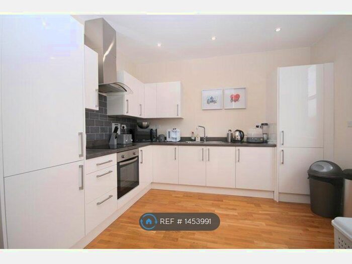 2 Bedroom Flat To Rent In Ambassador House, Harrow, HA1
