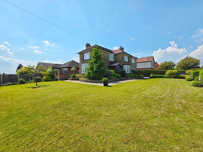 4 Bedroom Detached House For Sale In Staincross Common, Staincross, Barnsley, S75