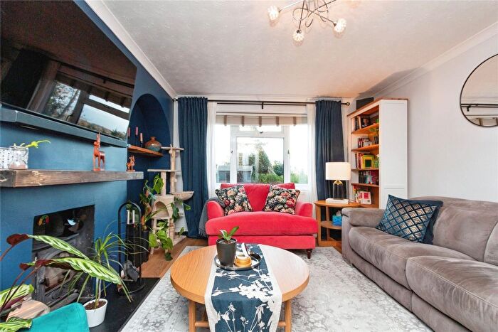 3 Bedroom End Of Terrace House For Sale In Gravelly Close, Tadley, Hampshire, RG26
