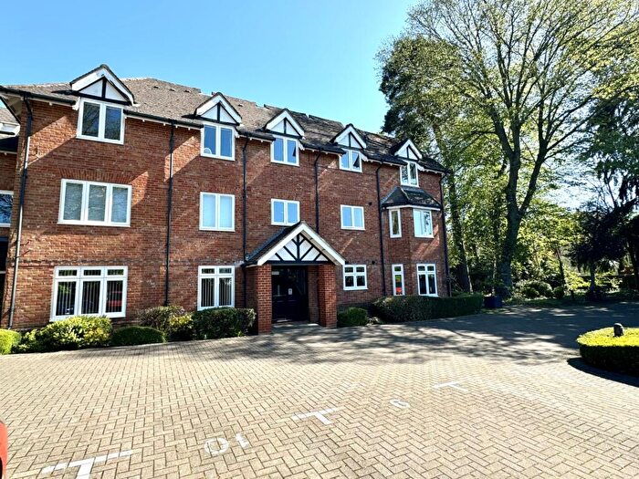 2 Bedroom Apartment For Sale In Lefroy Park, Fleet, GU51