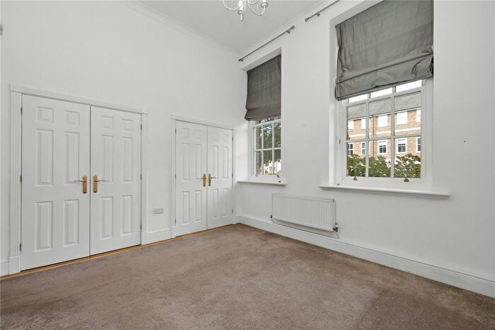 2 Bedroom Flat To Rent In Ellesmere Place, Walton-On-Thames, Surrey, KT12