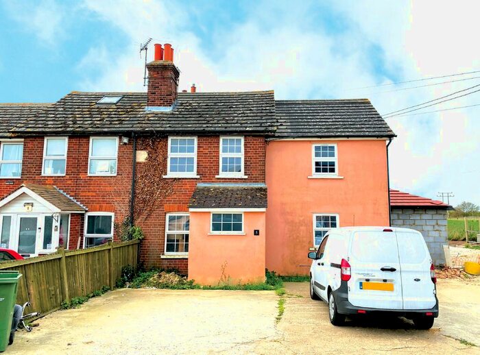 4 Bedroom Semi-Detached House For Sale In Domsey Chase, Feering, Colchester, CO5