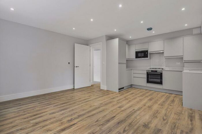 2 Bedroom Flat To Rent In Foxley Lane, West Purley, CR8