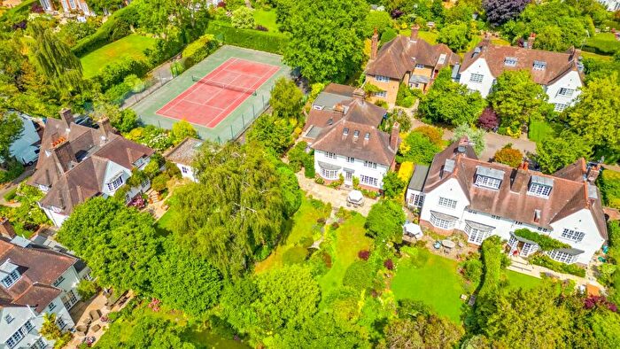 4 Bedroom Detached House For Sale In Hurst Close, London, NW11