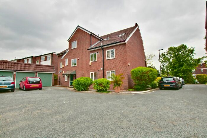 2 Bedroom Flat To Rent In Hildenlea Place, Shortlands, Bromley, BR2