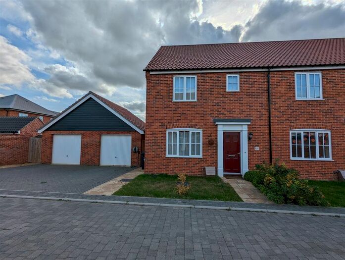 3 Bedroom Terraced House To Rent In Tayberry Close, Ely, CB6