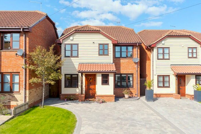 4 Bedroom Detached House For Sale In Bird Court, Colliers End, SG11