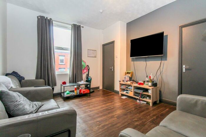 6 Bedroom End Of Terrace House To Rent In Beechwood Terrace, LS4