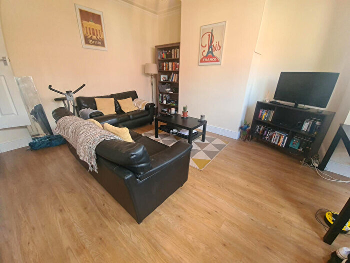 2 Bedroom House To Rent In Morris View, Leeds, LS5
