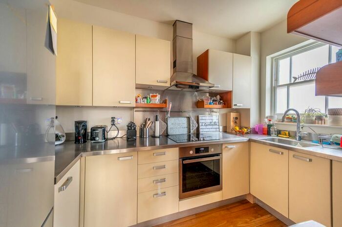 2 Bedroom Flat To Rent In Ladbroke Road, Notting Hill, London, W11