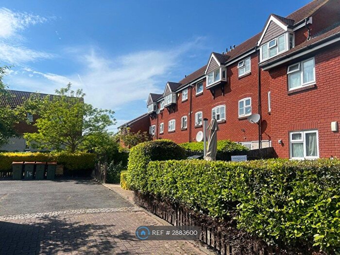 2 Bedroom Flat To Rent In Dunnock Road, London, E6