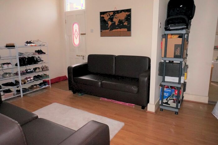 3 Bedroom Maisonette To Rent In High Road, Leytonstone, London, E11