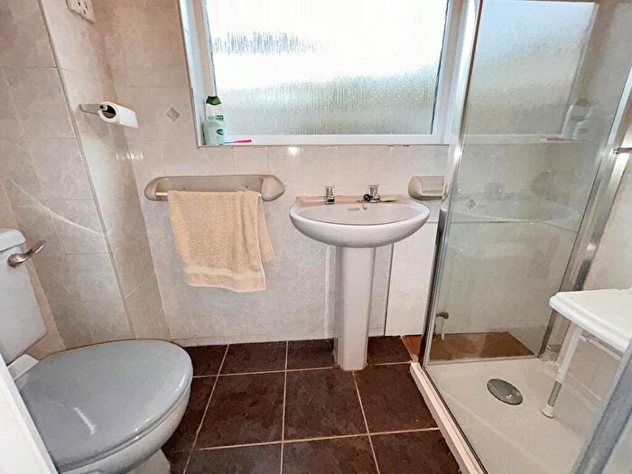 2 Bedroom Flat For Sale In Earlswood Park, Gateshead, Tyne And Wear, NE9