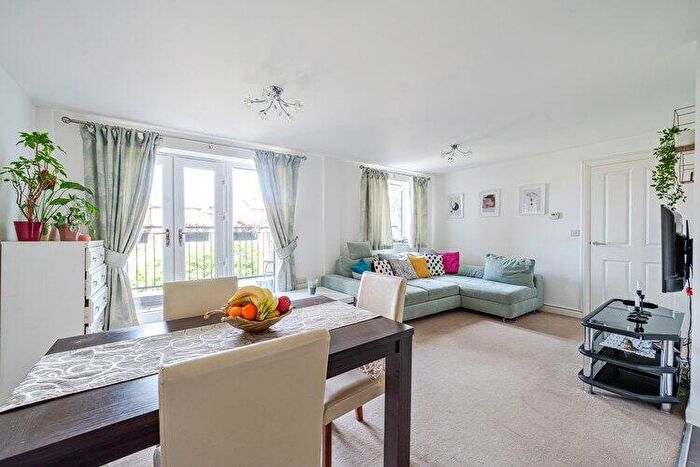 1 Bedroom Flat For Sale In Potter Crescent, Wokingham, Berkshire, RG41