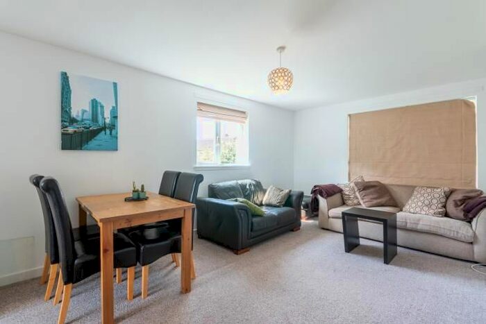 2 Bedroom Flat To Rent In Firhill Crescent, Edinburgh, EH13