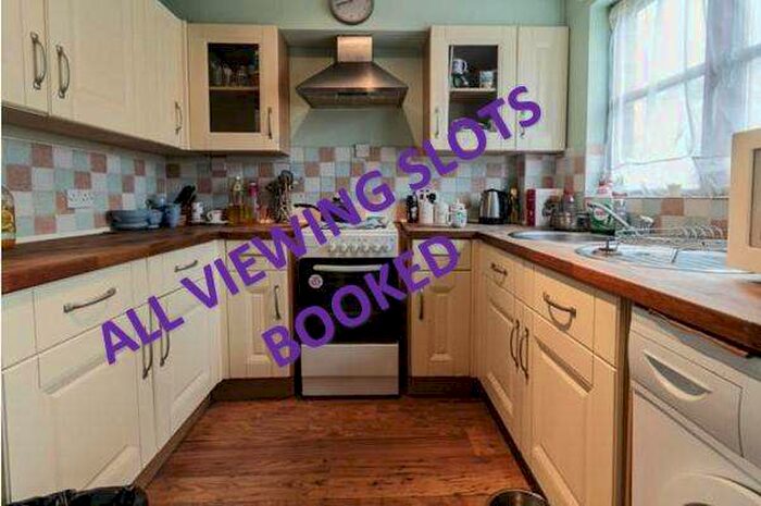 2 Bedroom Flat To Rent In Bishops Court, Stone, Kent, DA9