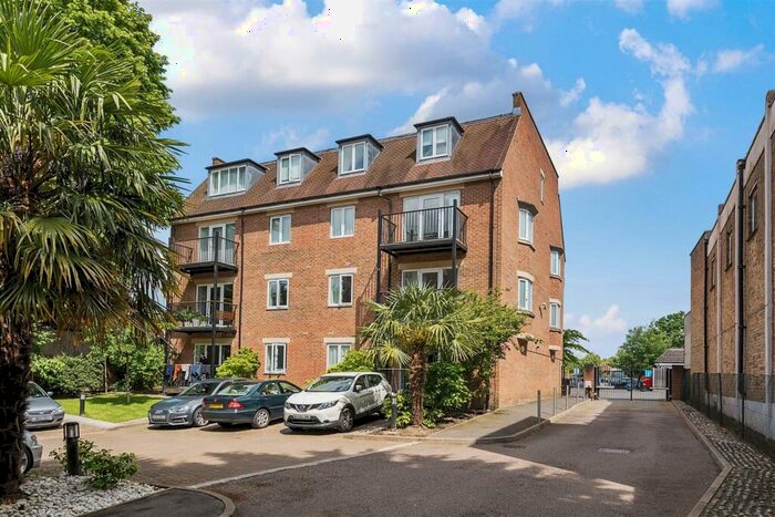 2 Bedroom Flat To Rent In Woodside Park Road, Woodside Park, N12