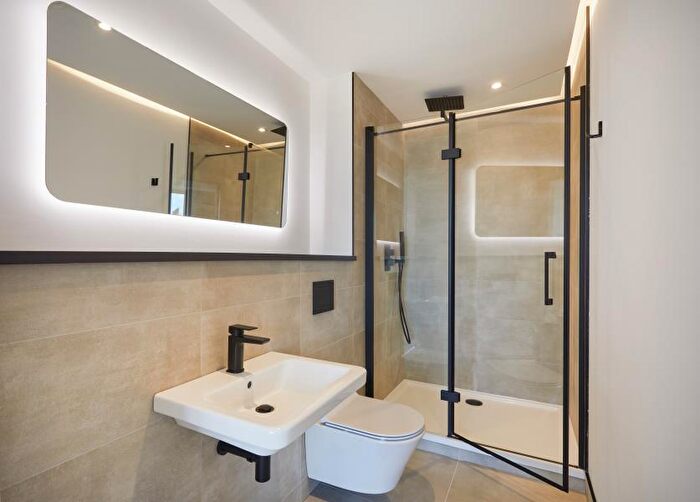 2 Bedroom Apartment To Rent In . :: One Silk Street, M4