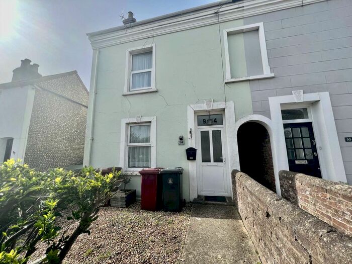 2 Bedroom Property To Rent In Bognor Road, Chichester, PO19