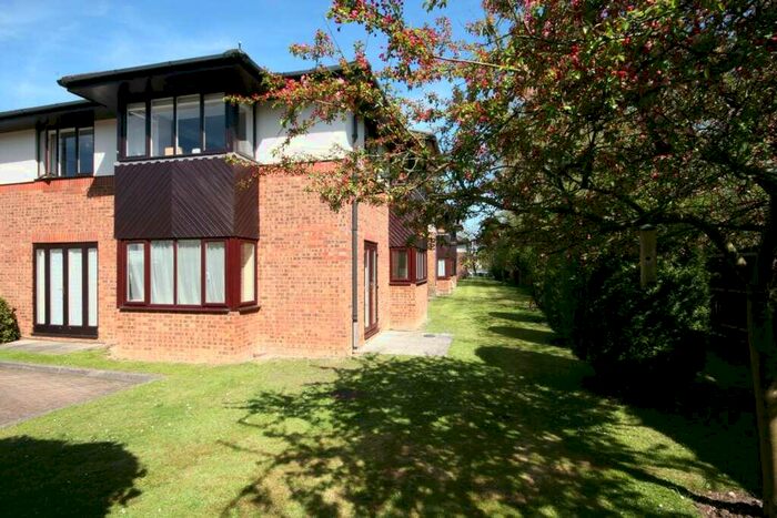 2 Bedroom Apartment To Rent In Lakeside Court, Fleet, GU51