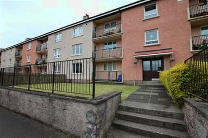 3 Bedroom Flat To Rent In Lochburn Crescent, Maryhill, G20