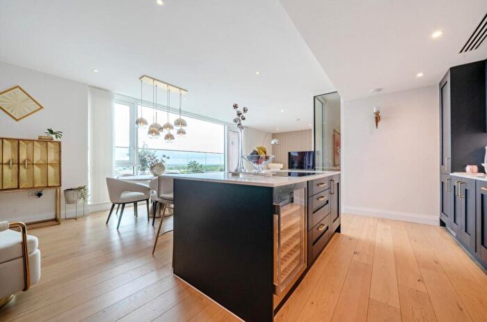 2 Bedroom Flat For Sale In Inglis Way, Mill Hill, NW7