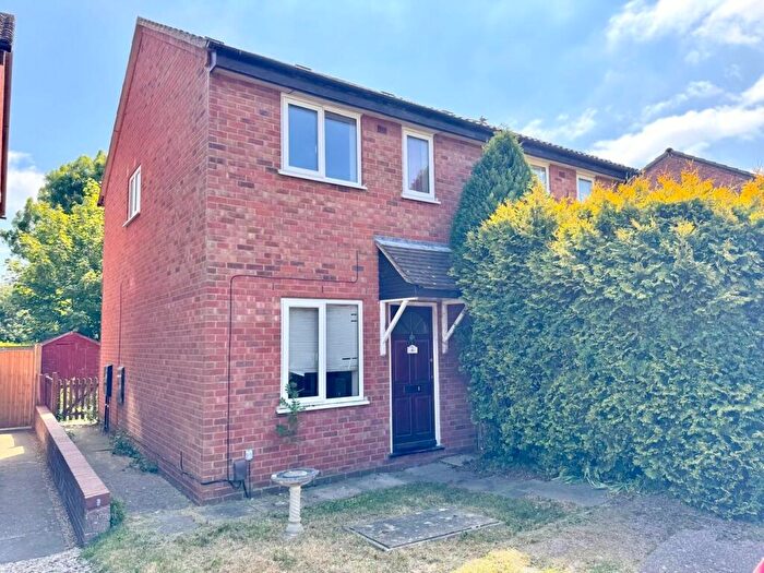 2 Bedroom Semi-Detached House For Sale In Maltings Close, Baldock, SG7