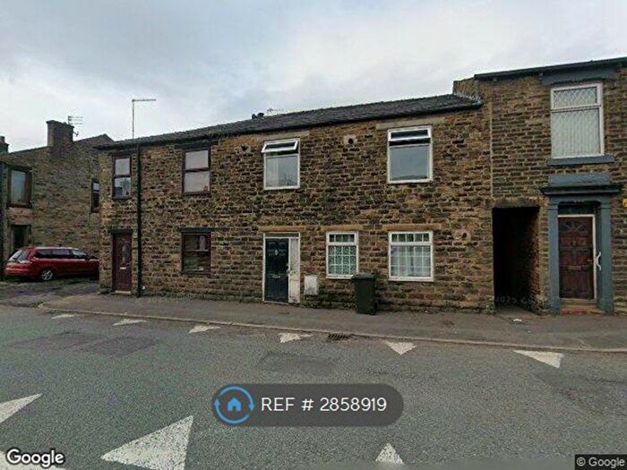 2 Bedroom Flat To Rent In Newhey Road, Newhey, OL16