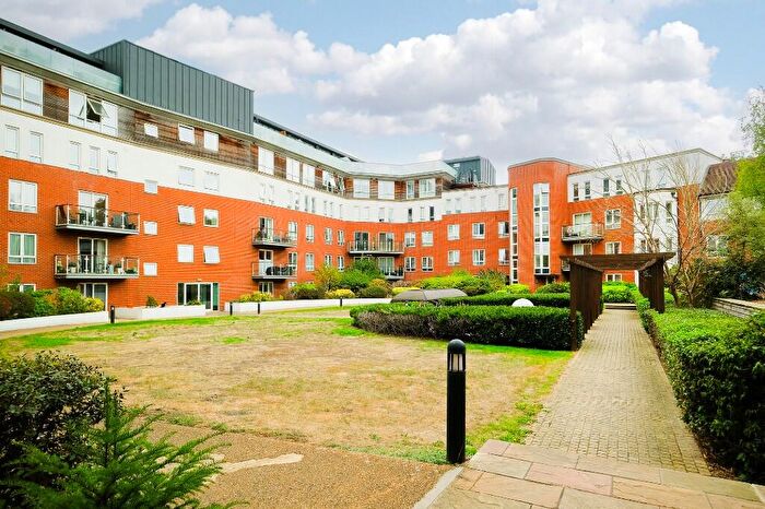 1 Bedroom Flat For Sale In High Road, London, E18