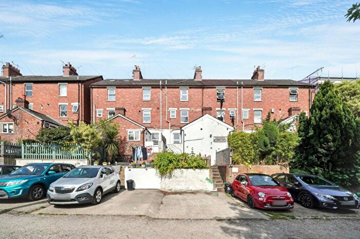 1 Bedroom Flat For Sale In B Farningham Road, Caterham, CR3