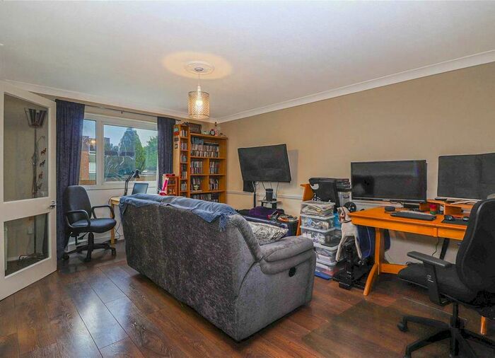 2 Bedroom Flat To Rent In Berners Way, Broxbourne, EN10