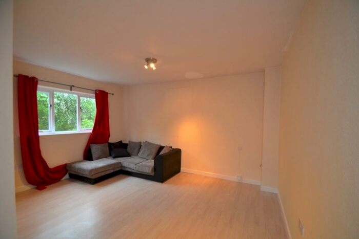 2 Bedroom Flat To Rent In Guillemot Lane, Wellingborough, NN8