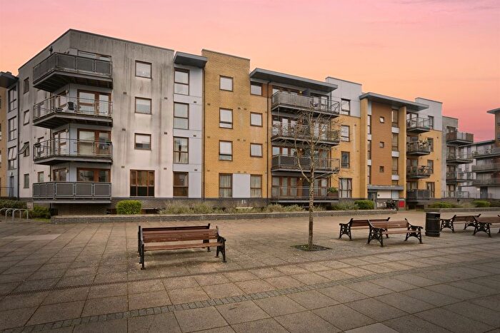 2 Bedroom Flat To Rent In Commonwealth Drive, Crawley, RH10