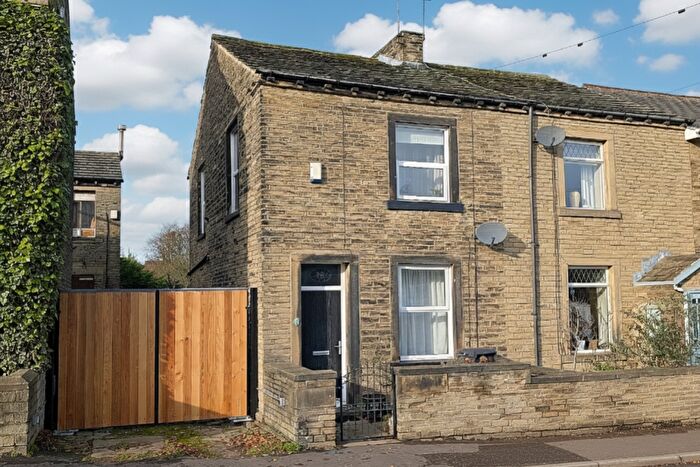 2 Bedroom End Of Terrace House For Sale In Crowtrees Lane, Brighouse, West Yorkshire, HD6