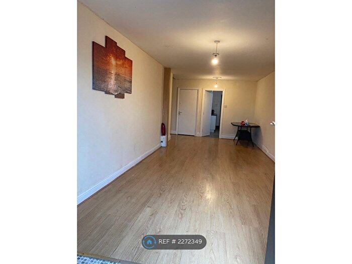 5 Bedroom Terraced House To Rent In Eastham Way, Little Hulton, Manchester, M38