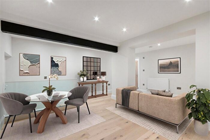 2 Bedroom Flat For Sale In Mill Lane, Godalming, Surrey, GU7